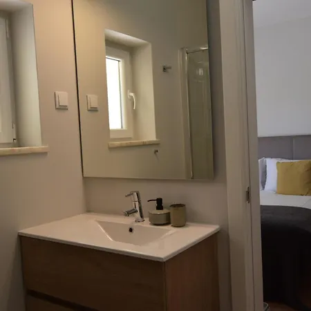 Family House 3* Λάγος