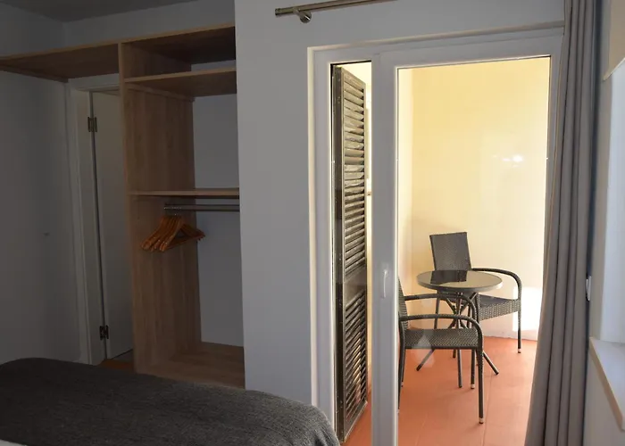 Family House 3* Λάγος