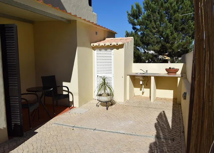 Family House Πανσιόν 3*
