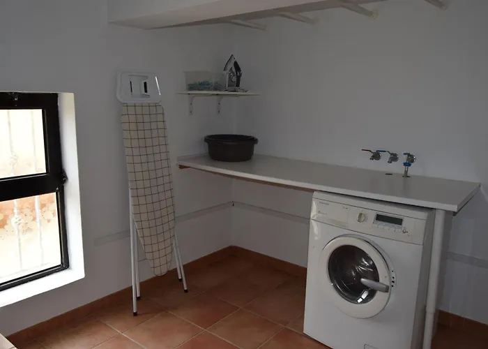 Family House 게스트하우스 3*