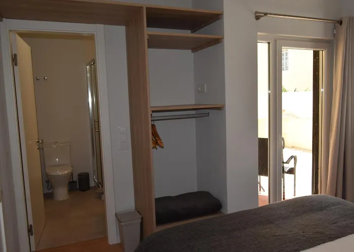Family House 3* Λάγος